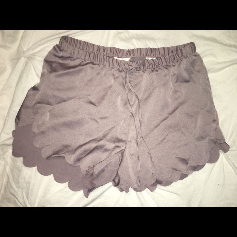 H&M Scalloped Shorts US 8 EUR 38 Elastic Purple